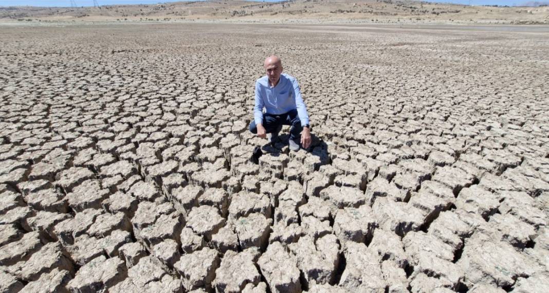 Kuraklık acımasız yüzünü gösteriyor! O barajda bir damla su kalmadı: Balıklar telef oldu 2